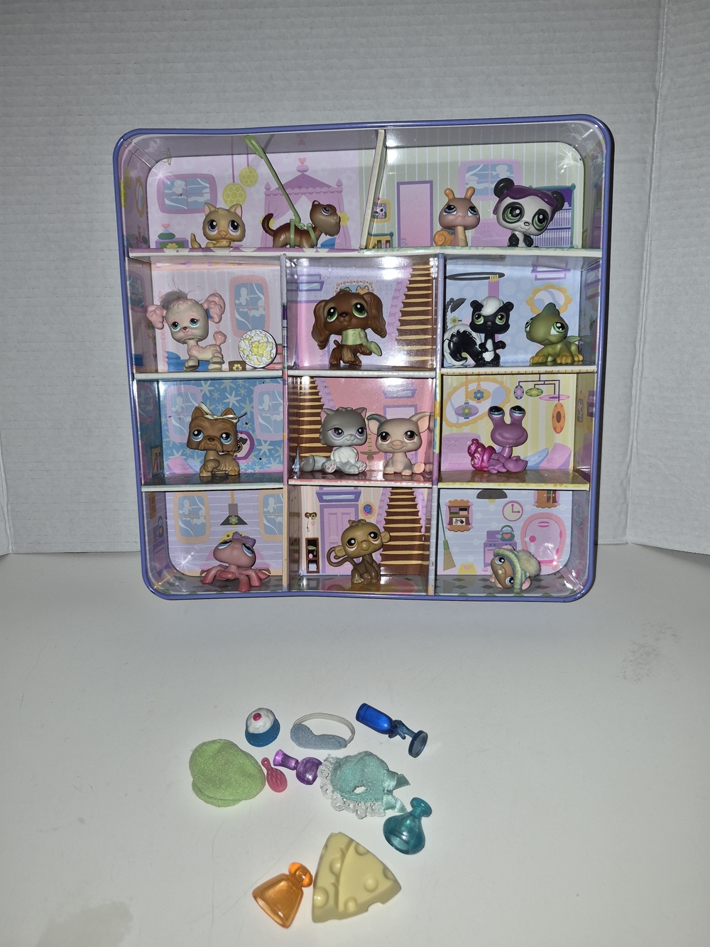 2007 Littlest Pet Shop Exclusive Collectors Edition Tin with 15 Pets #248-#262